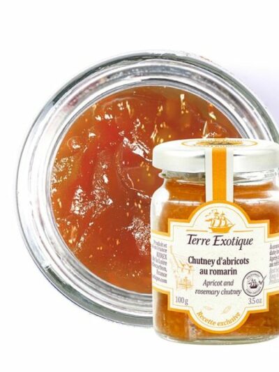 Abrikosų čatnis su rozmarinais puikus priedas prie sūrių, mėsos ar duonos ir krekerių.